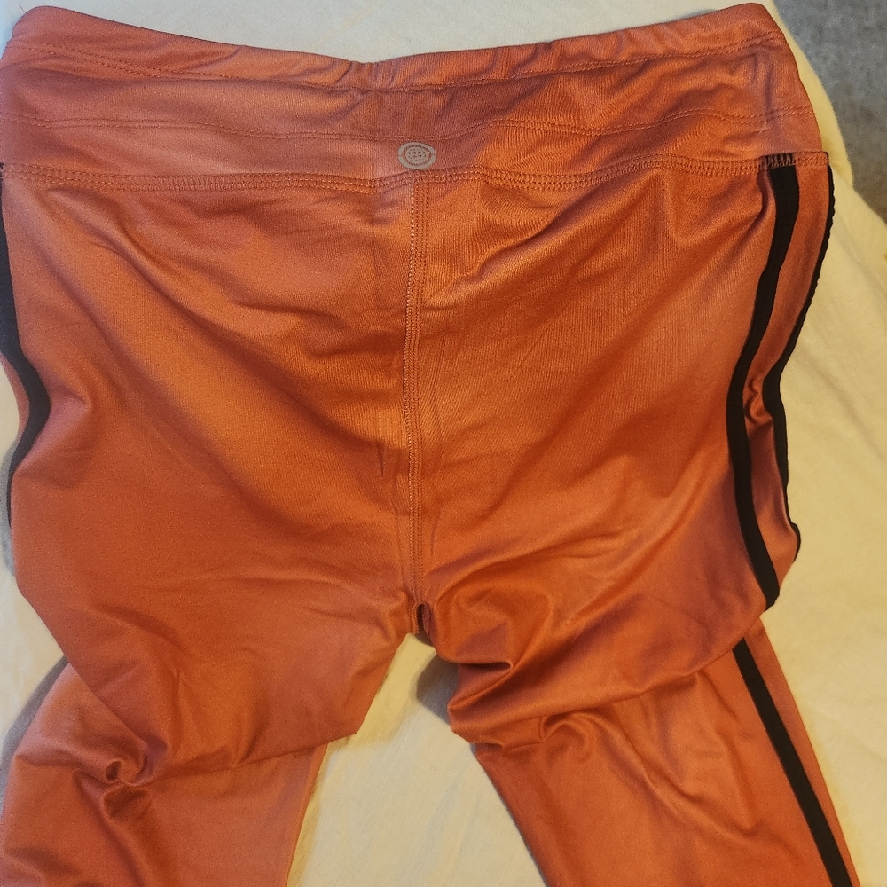 NWT Max Studio Rust Leggings with Black Accents Size Medium. Above Ankle Length - Picture 5 of 5